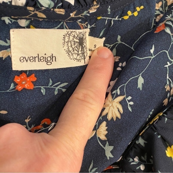 Everleigh Top Navy Blue Floral Ruffle Keyhole Tie Front Size Small V Neck - Picture 6 of 10